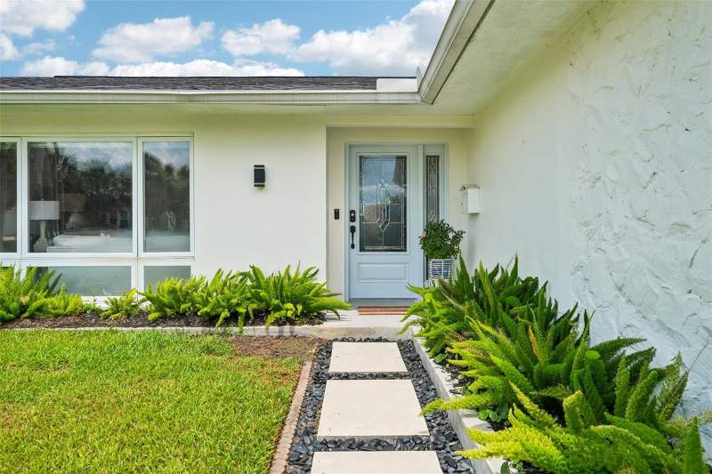 4 bedroom Single Family Residence at 4379 44th Street, Broadwater Unit 2 Blk P, St Petersburg — photo 2