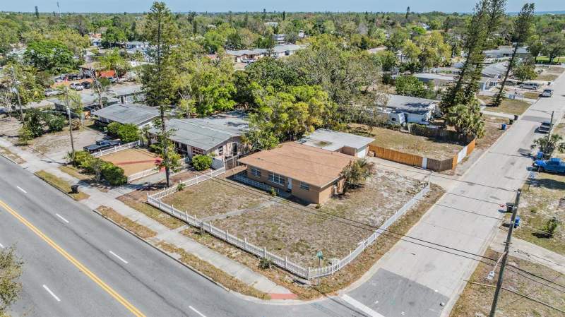 3 bedroom Single Family Residence at 5130 Dr Martin Luther King Jr St S, Bayou Heights Hanlons, St Petersburg — photo 4