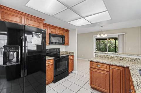 301 Regal Park Drive, Valrico FL - photo 7 of 17