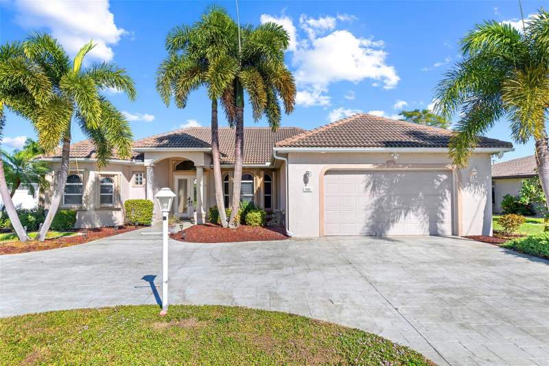 4 bedroom Single Family Residence at 1935 SE 26th Street, Cape Coral, Cape Coral — photo 4
