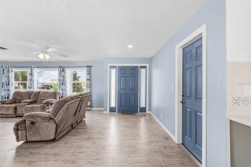 4 bedroom Single Family Residence at 1320 SE 26th Terrace, Cape Coral, Cape Coral — photo 3