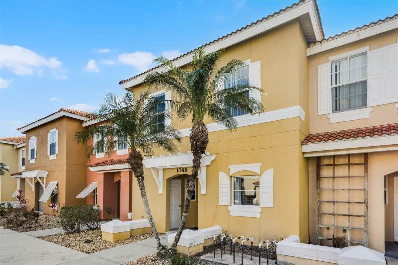 3 bedroom Townhouse at 1068 PARK RIDGE CIRCLE, LAKE BERKLEY RESIDENCE PH 2, KISSIMMEE — photo 2