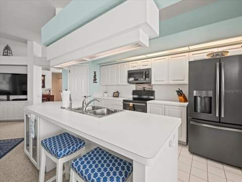 9355 Merriweather Drive, Weeki Wachee FL - photo 14 of 60