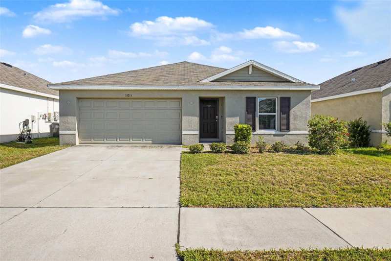 3 bedroom Single Family Residence at 10213 Cloudburst Court, Timber Creek, Riverview — photo 1
