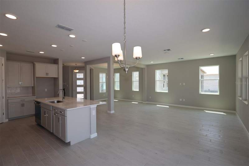 5 bedroom Single Family Residence at 5284 High Line Drive, Center Lake On The Park, St Cloud — photo 4