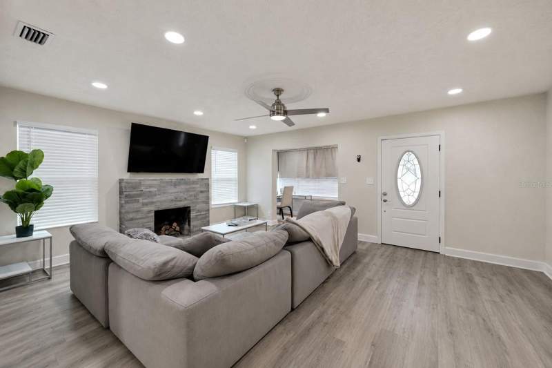 3 bedroom Single Family Residence at 2219 16th Street, Woodlawn, St Petersburg — photo 4