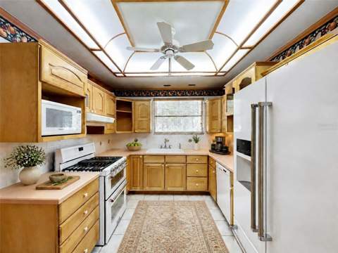 17932 Wendy Sue Avenue, Hudson FL - photo 17 of 98