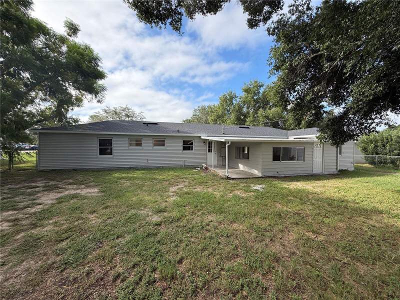 3 bedroom Single Family Residence at 411 W Seminole Avenue, Eustis, Eustis — photo 5