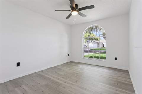 6302 Silver Oaks Drive, Zephyrhills FL - photo 15 of 33