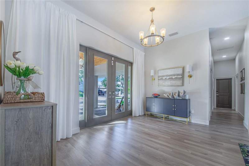 6 bedroom Single Family Residence at 1825 Venetian Point Drive, Venetian Point, Clearwater — photo 5