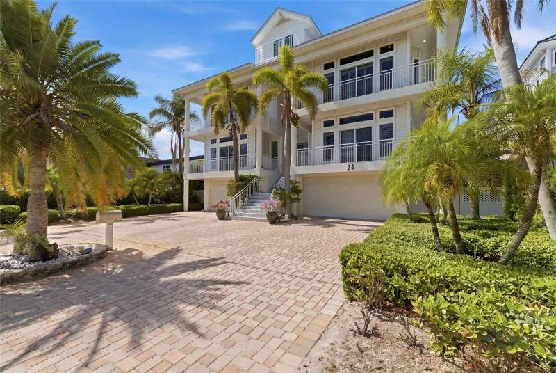 5 bedroom Single Family Residence at 24 N PINE CIRCLE, EAGLES NEST POINT, BELLEAIR — photo 3