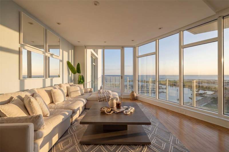 2 bedroom Condominium at 175 1st Street #2107, Signature Place Condo, St Petersburg — photo 3