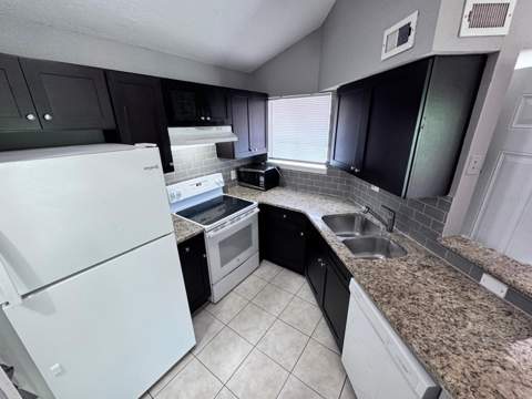 1916 Lake Atriums Circle #33, Orlando FL - photo 13 of 46
