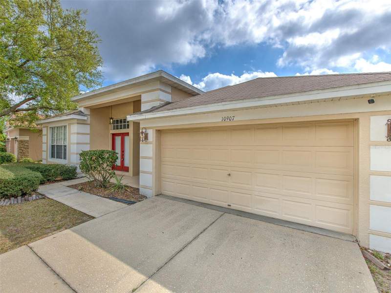 4 bedroom Single Family Residence at 10907 Australian Pine Drive, South Fork Unit 3, Riverview — photo 5