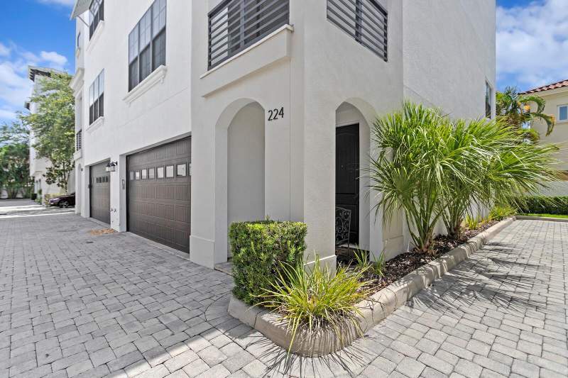 4 bedroom Townhouse at 224 S Audubon Avenue, Audubon Ave Twnhms, Tampa — photo 2