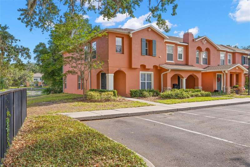 3 bedroom Townhouse at 10924 Johanna Avenue, St Charles Place Ph 5, Riverview — photo 3