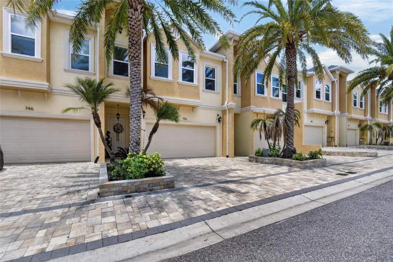 3 bedroom Townhouse at 750 Grand Cypress Lane, Cypress Trails Twnhms Of Tarpon Spgs, Tarpon Springs — photo 2