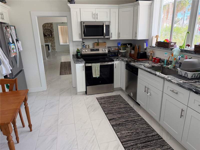 3 bedroom Single Family Residence at 850 Mandalay Avenue, Mandalay Sub, Clearwater Beach — photo 3