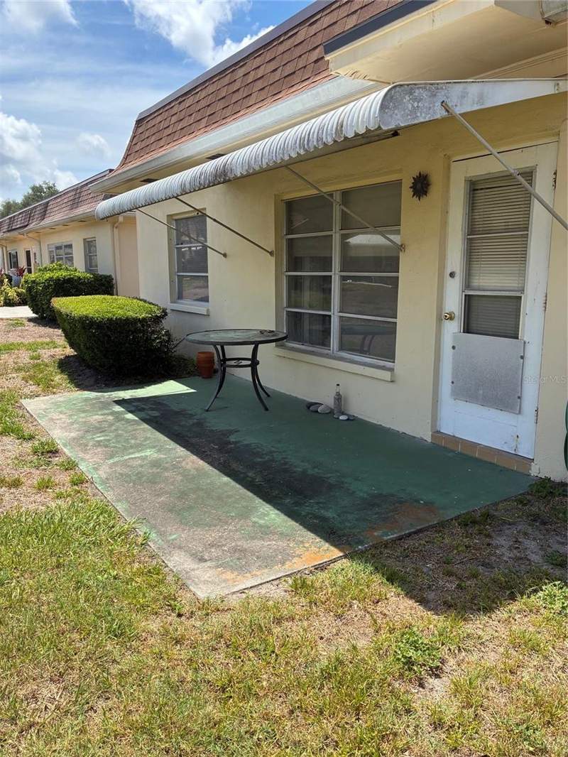 2 bedroom Villa at 1657 S Lake Avenue #1, Normandy Park South, Clearwater — photo 2
