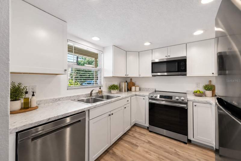 2 bedroom Townhouse at 152 Douglas Road #A, Oldsmar Sub, Oldsmar — photo 4