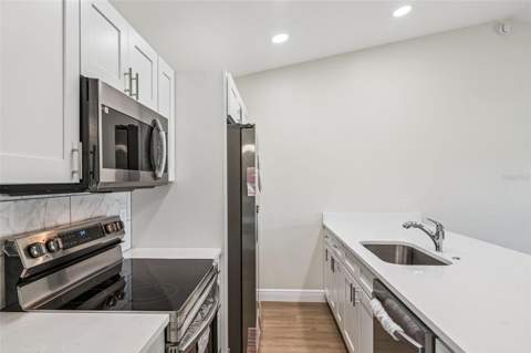 12441 Orangewood Circle, Tavares FL - photo 17 of 32
