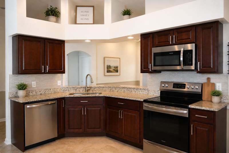4 bedroom Single Family Residence at 14648 Corkwood Drive, Westwood Lakes Ph 2A Un 1, Tampa — photo 5