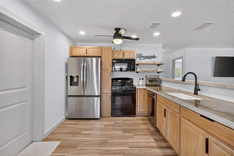 2 bedroom Single Family Residence at 529 E Gottsche Avenue, Eustis Ubeguilda Heights, Eustis — photo 3