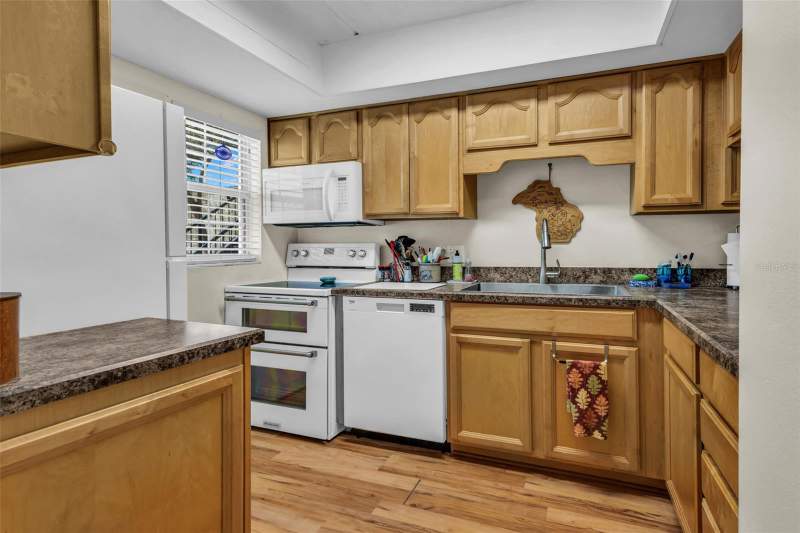 2 bedroom Condominium at 3811 N Oak Drive #E51, Fairoaks North A Condo, Tampa — photo 5