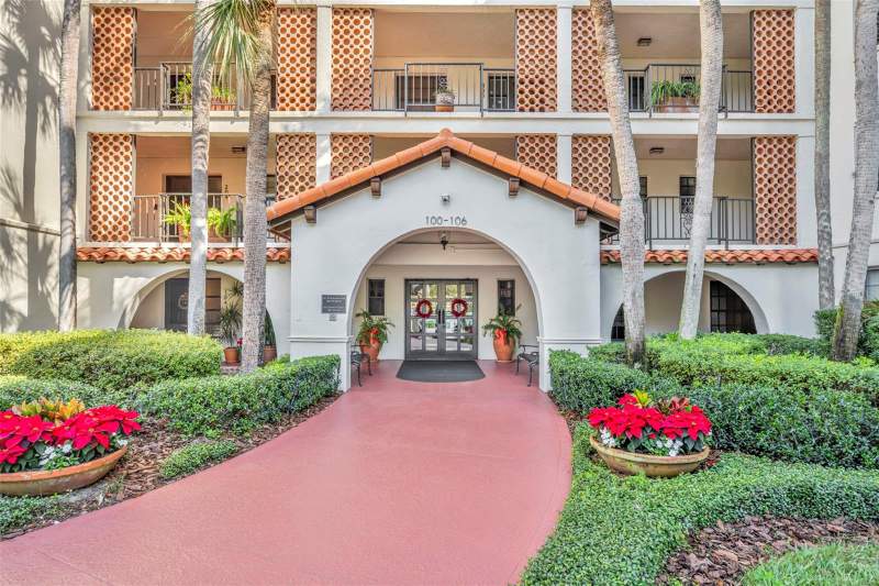3 bedroom Condominium at 100 S Interlachen Avenue #401, Cloisters Condo, Winter Park — photo 2
