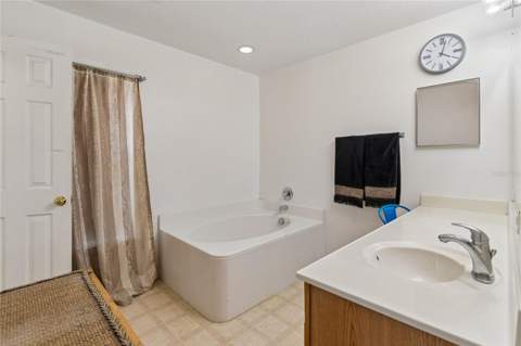 2789 Woodland Creek Loop, Kissimmee FL - photo 21 of 25