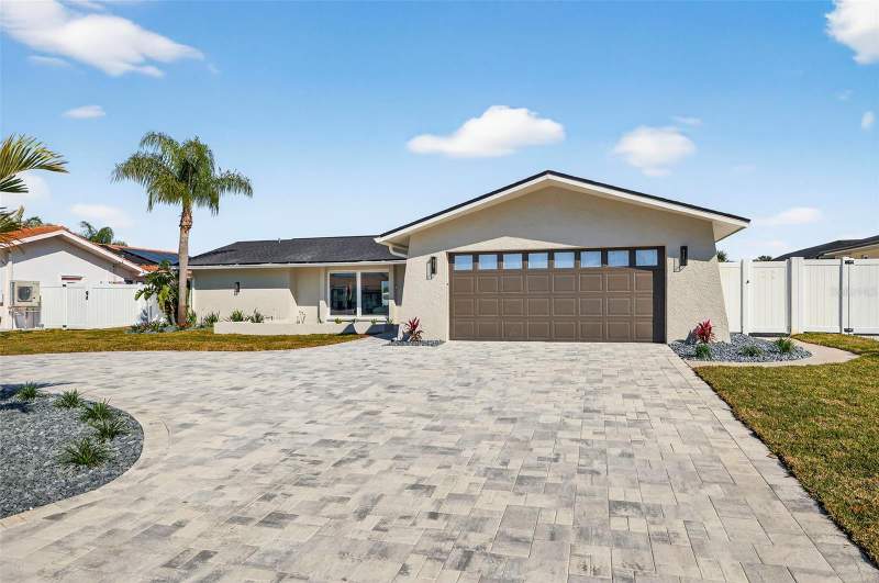 3 bedroom Single Family Residence at 4426 43rd Street, Broadwater Unit 2 Blk 0, St Petersburg — photo 1