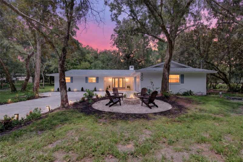 4 bedroom Single Family Residence at 300 Scott Road, Geneva, Geneva — photo 1