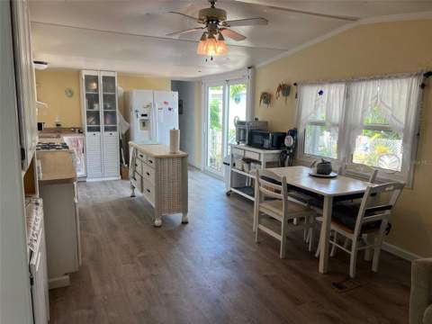 6580 Seminole Boulevard #204, Seminole FL - photo 6 of 6