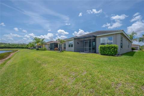 15433 Santa Pola Drive, Wimauma FL - photo 23 of 42