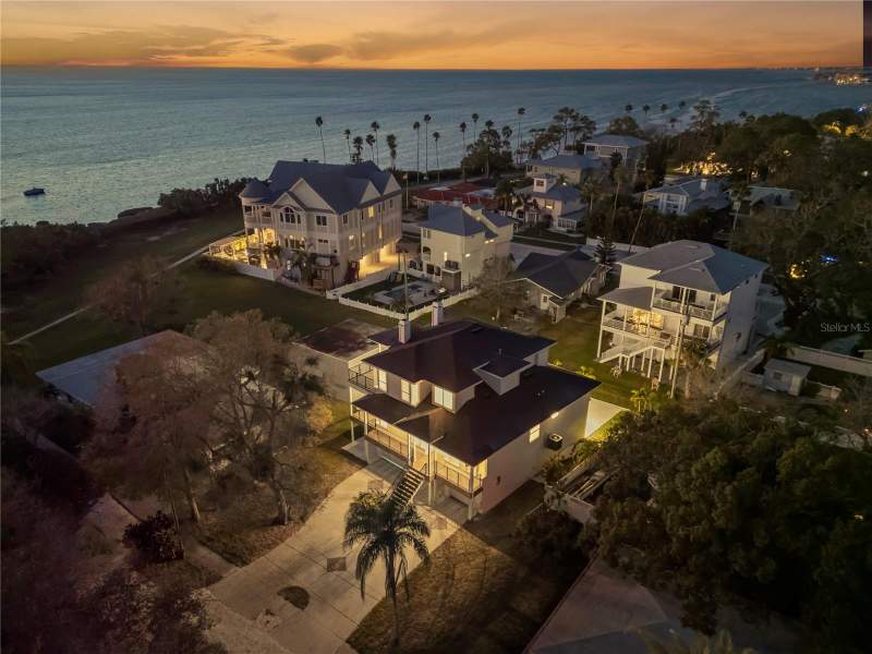 5 bedroom Single Family Residence at 606 Indiana Avenue, Crystal Beach Rev, Crystal Beach — photo 2