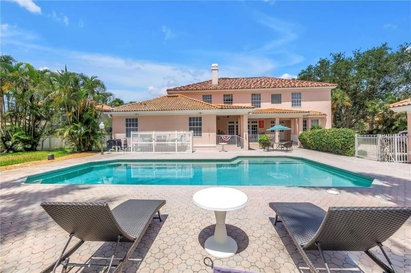 6 bedroom Single Family Residence at 4930 Sandpiper Lane, Dolphin Cay-Phase 1, St Petersburg — photo 5
