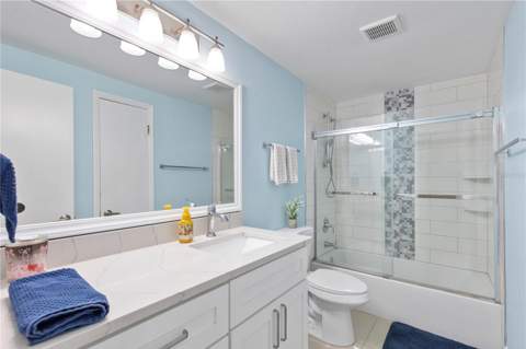 10112 Enchanted Oaks Court, Tampa FL - photo 6 of 36