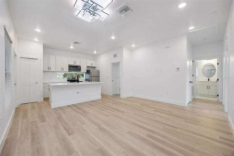 3 bedroom Single Family Residence at 521 W Herriott Avenue, Oakland Town, Oakland — photo 4