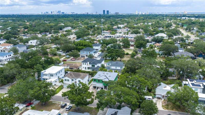 5 bedroom Single Family Residence at 3618 S Gardenia Avenue, Bel Mar Shores Rev, Tampa — photo 4