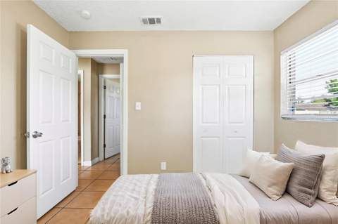 1729 Flores Court, Orlando FL - photo 7 of 39