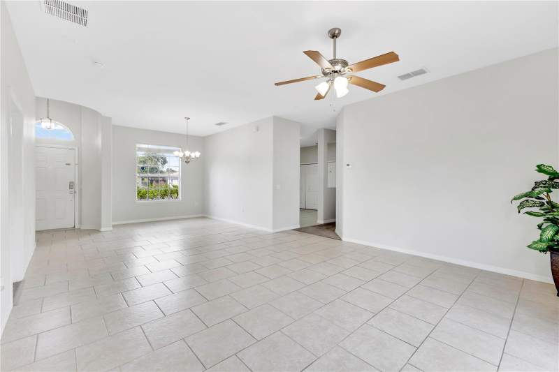 4 bedroom Single Family Residence at 735 Palaiseau Court, Poinciana Village 5 Nbhd 1, Kissimmee — photo 4