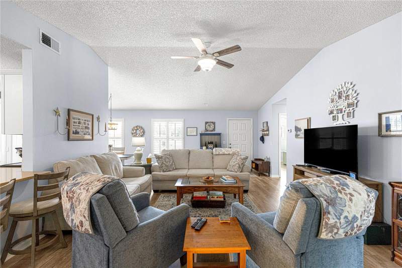 3 bedroom Single Family Residence at 6091 SW 84th Place Road, Marion Landing, Ocala — photo 5
