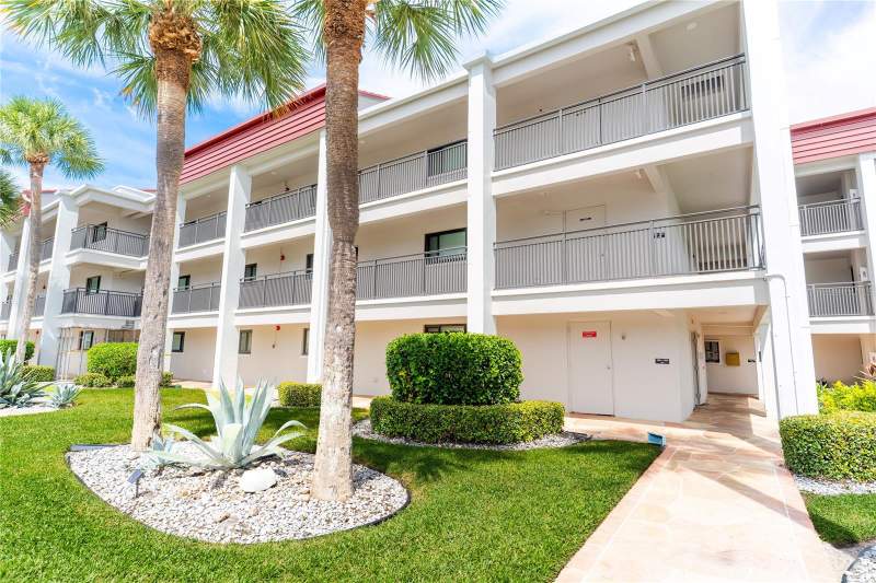 2 bedroom Condominium at 868 Bayway Boulevard #304, Clearwater Point 3, Clearwater — photo 2