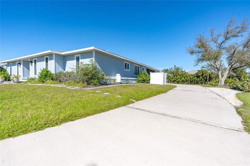 4 bedroom Single Family Residence at 320 Anchor Row, Cape Haze, Placida — photo 3