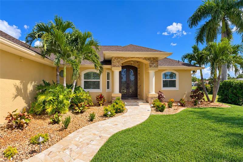 3 bedroom Single Family Residence at 4282 Gillot Boulevard, Port Charlotte Sec 060, Port Charlotte — photo 4