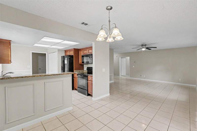 3 bedroom Single Family Residence at 301 Regal Park Drive, Valrico Manor Unit 2, Valrico — photo 5