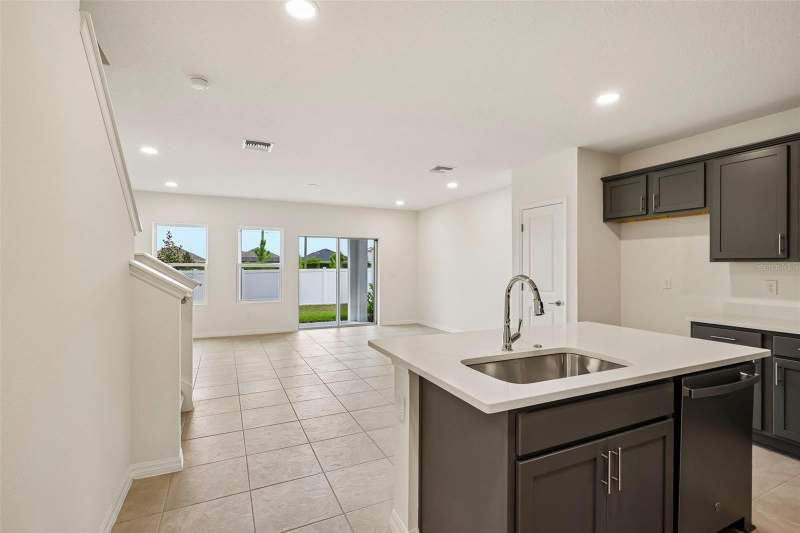 3 bedroom Townhouse at 6848 Holcombe Down Drive, Twin Oaks, Zephyrhills — photo 5