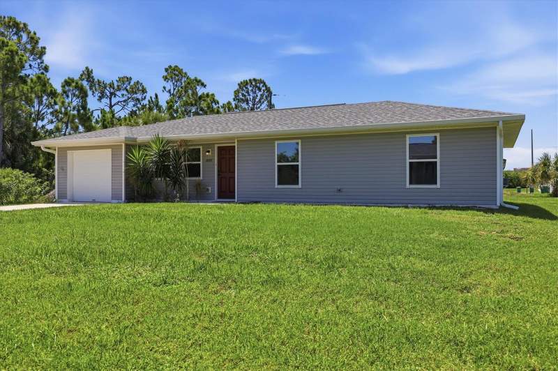 3 bedroom Single Family Residence at 10453 Reims Avenue, Port Charlotte Sec 062, Englewood — photo 2