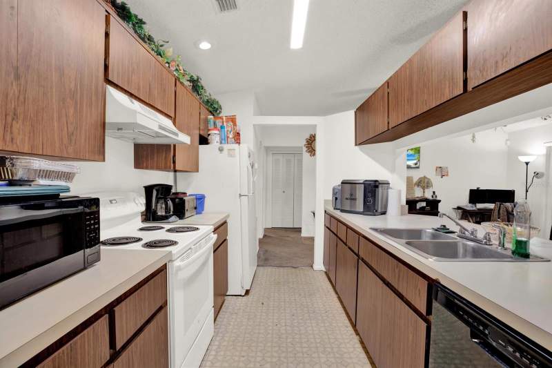 3 bedroom Single Family Residence at 7502 Gadsden Drive, Orange River Estates Unit 111, Temple Terrace — photo 4
