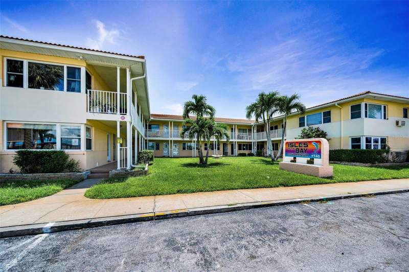 1 bedroom Condominium at 7740 BOCA CIEGA DRIVE #204, BAY ISLES CONDO, ST PETE BEACH — photo 2